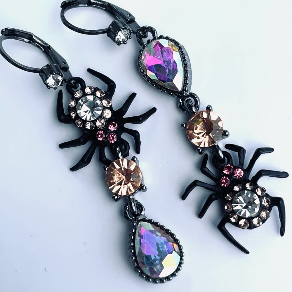 Betsey Johnson black crystal Spiders dangle Earrings nwt Halloween